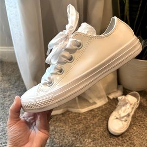 Low Top Converse shiny waterproof leather